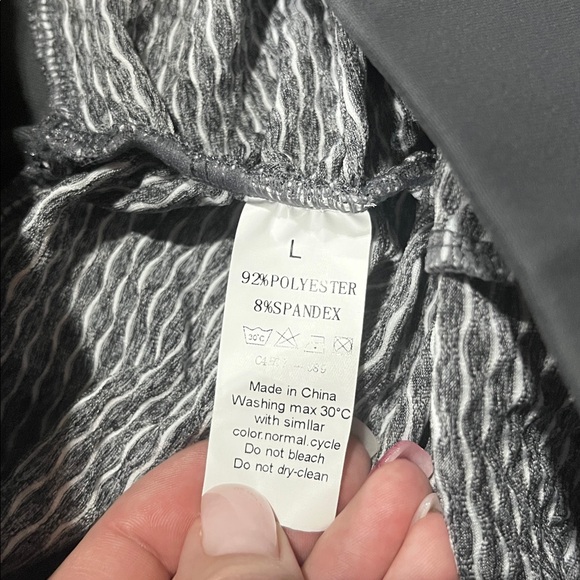 Scrunched Butt Leggings Grey & White - Picture 2 of 10